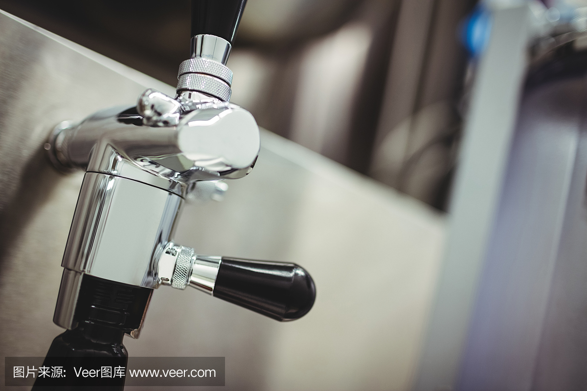 啤酒廠機(jī)器上的水龍頭